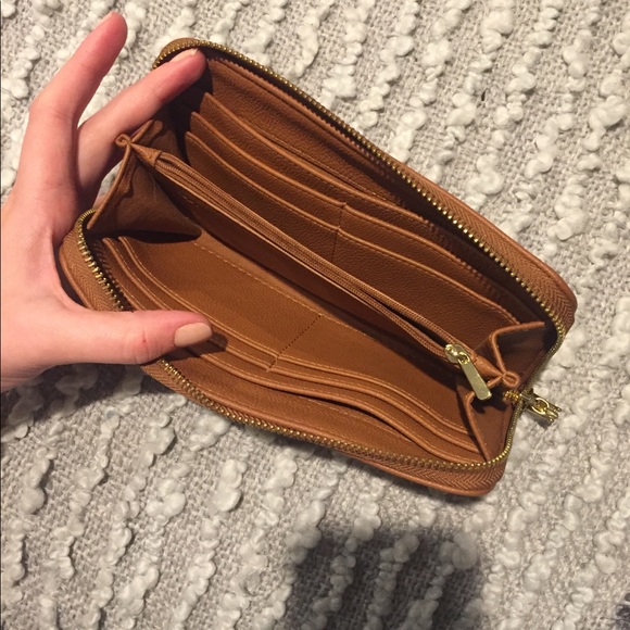 Tan wallet NEVER BEEN USED - Picture 3 of 4